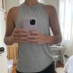 Super cute high neck gray Lulu top sz 6